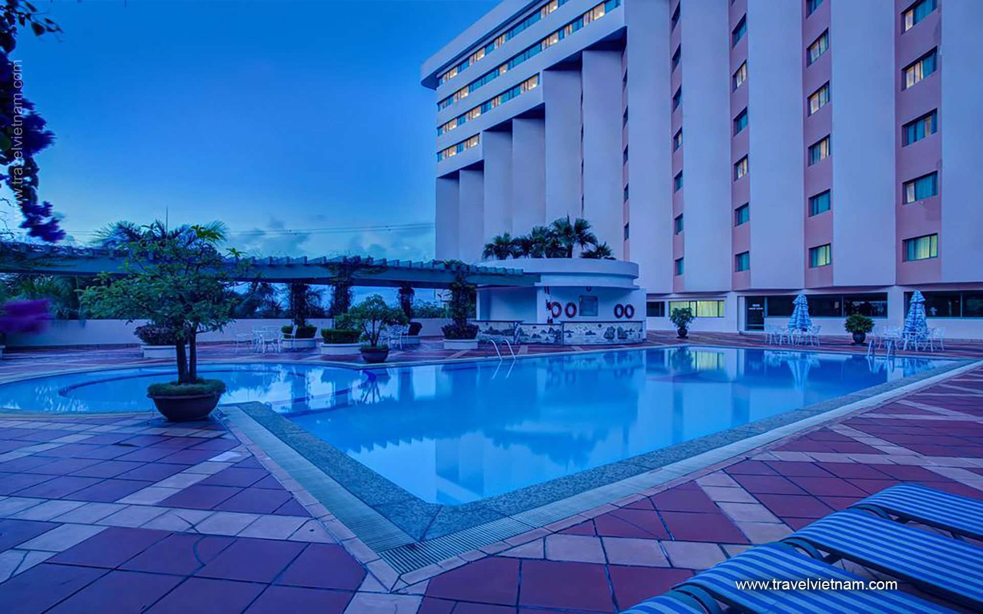 hotel halong plaza